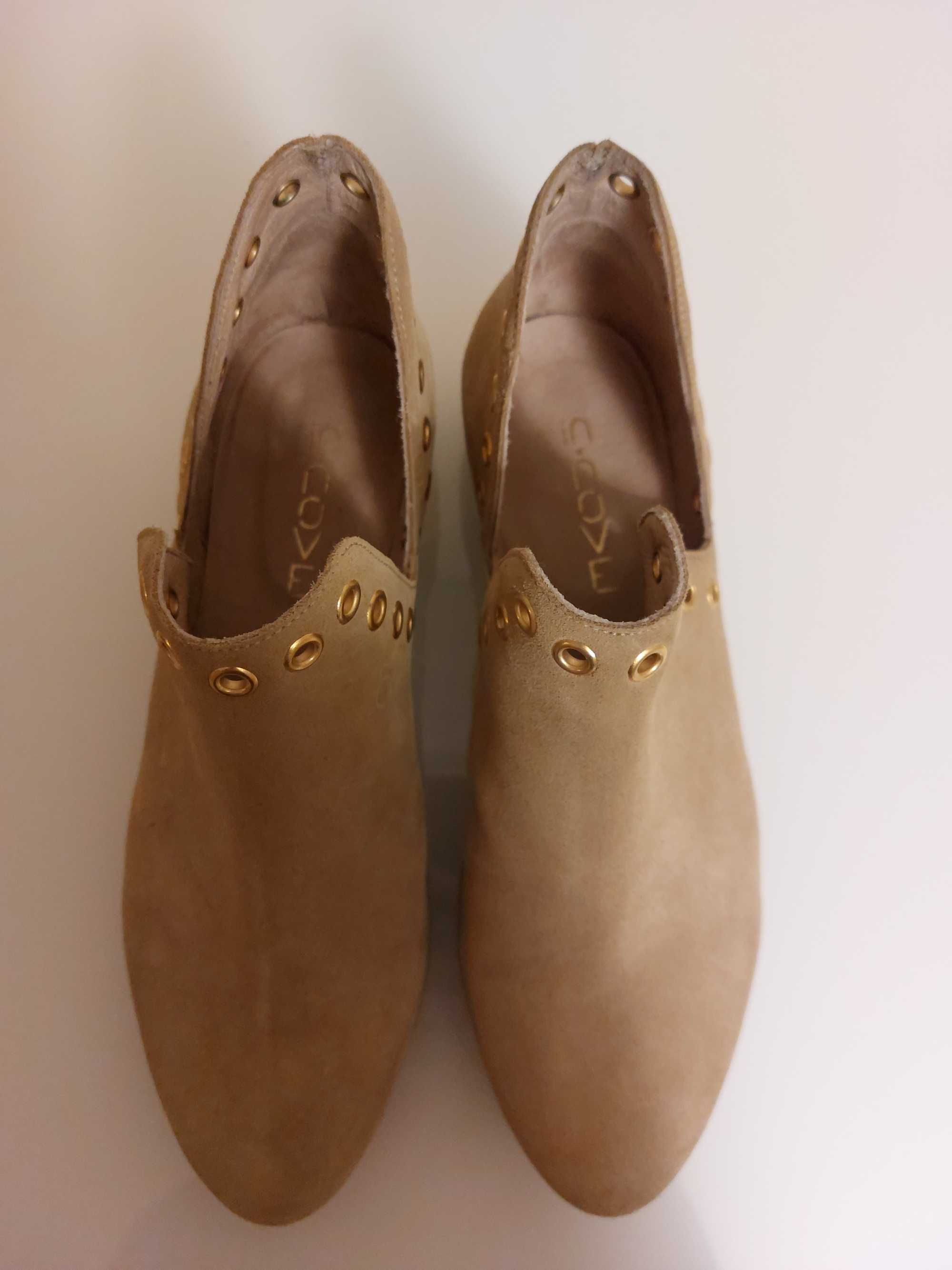 Botins Inove com tachas camel 37