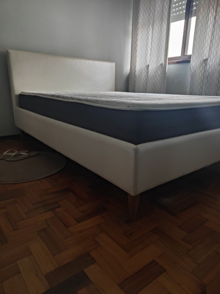 Cama com colchão