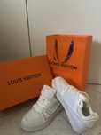 Sapatilhas Louis Vuitton brancas