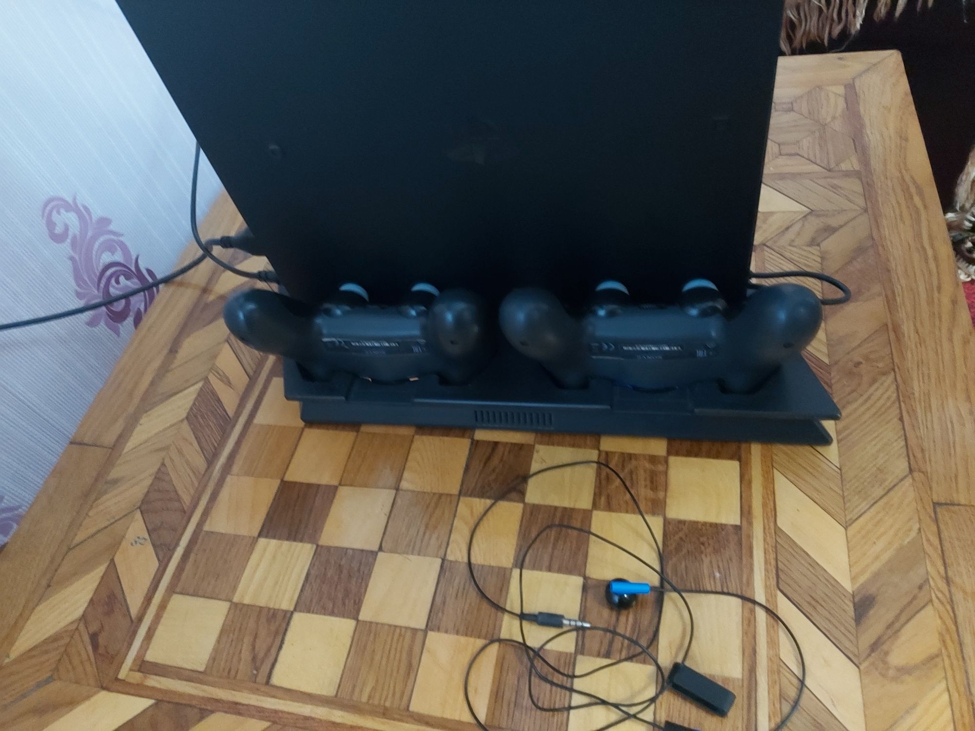 PS4 pro 1000g +аккаунт