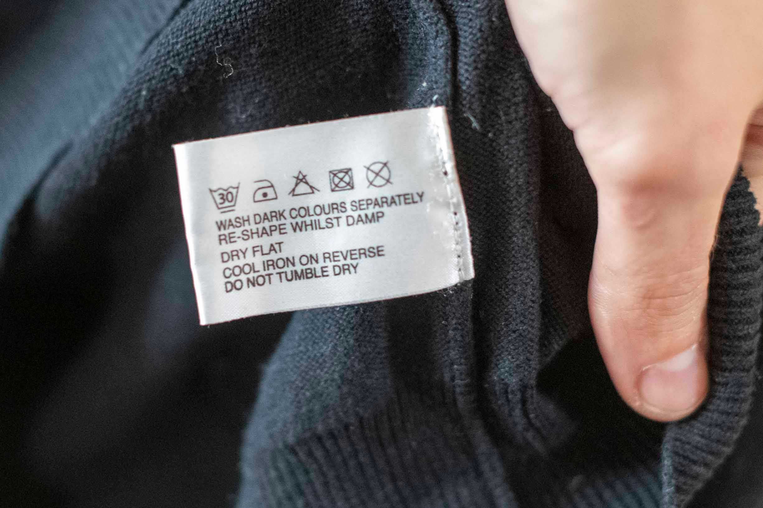Stylowy czarny sweter golf Pierre Cardin klasyka męskiej elegancji