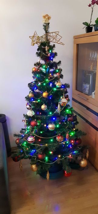 Sztuczna choinka ok. 167 cm + solidny stojak – używana, stan dobry