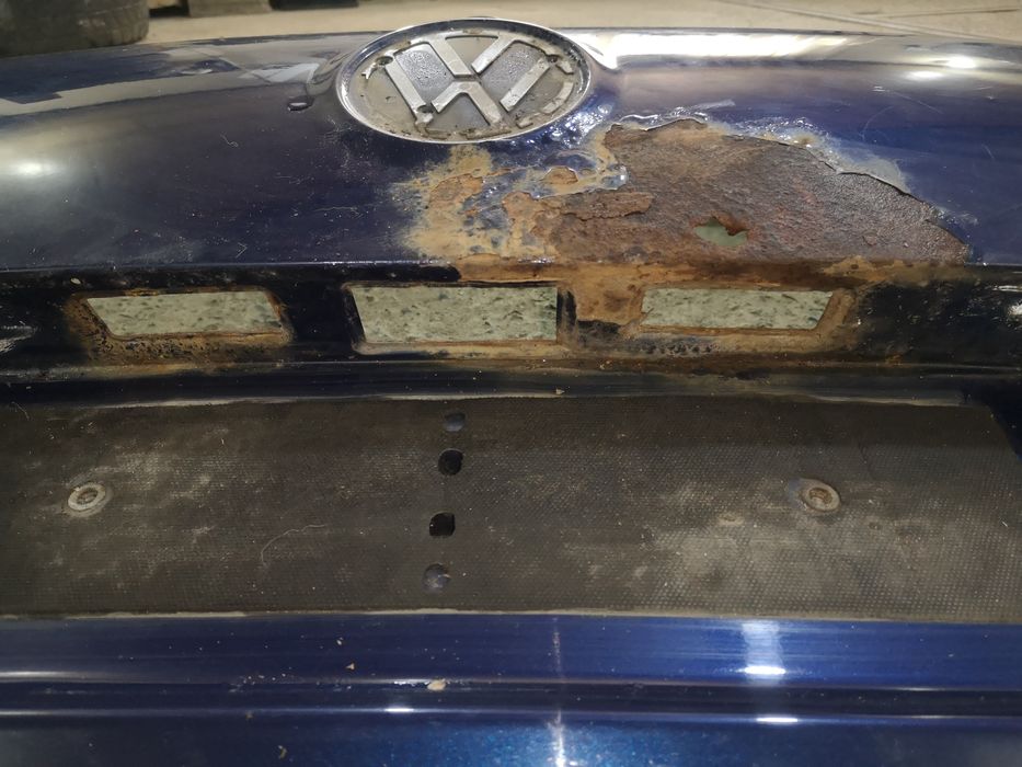 Продам кришку ляду багажника Пасат Б6