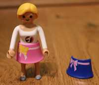 Playmobil dziewczyna z dwiema sukienkami