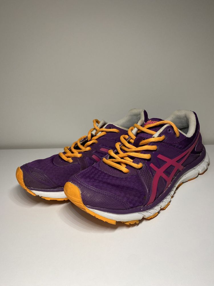 Asics Gel Volt 33 2 r. 37