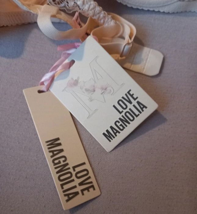 Nowy biustonosz z metkami