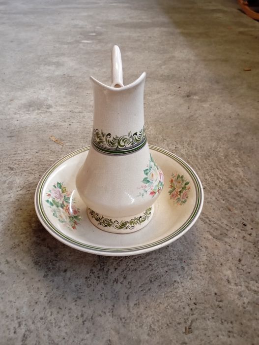 Vendo vazia jaro muito bonito bom estado