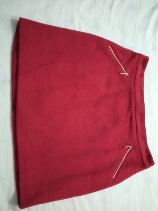 Saia em bordeaux com bolsos/fechos em dourado - tamanho L