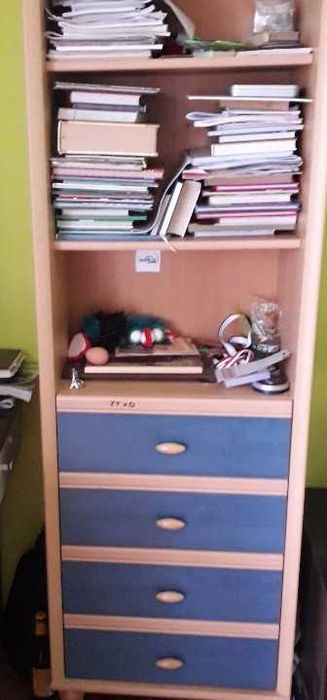 Regał z szufladami