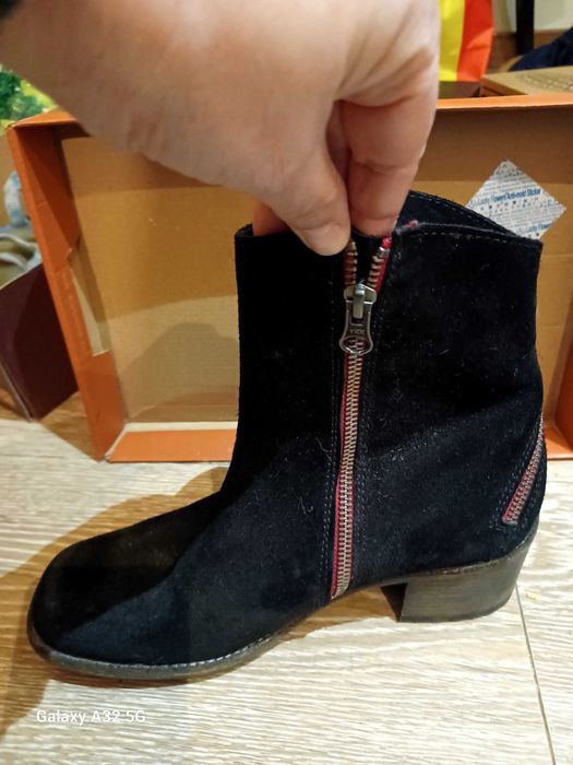 Par de botins de camurça da Xuz