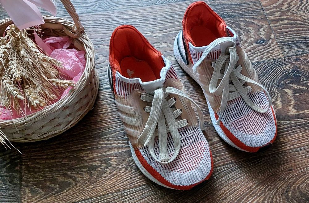 Кросівки адідас на дівчинку