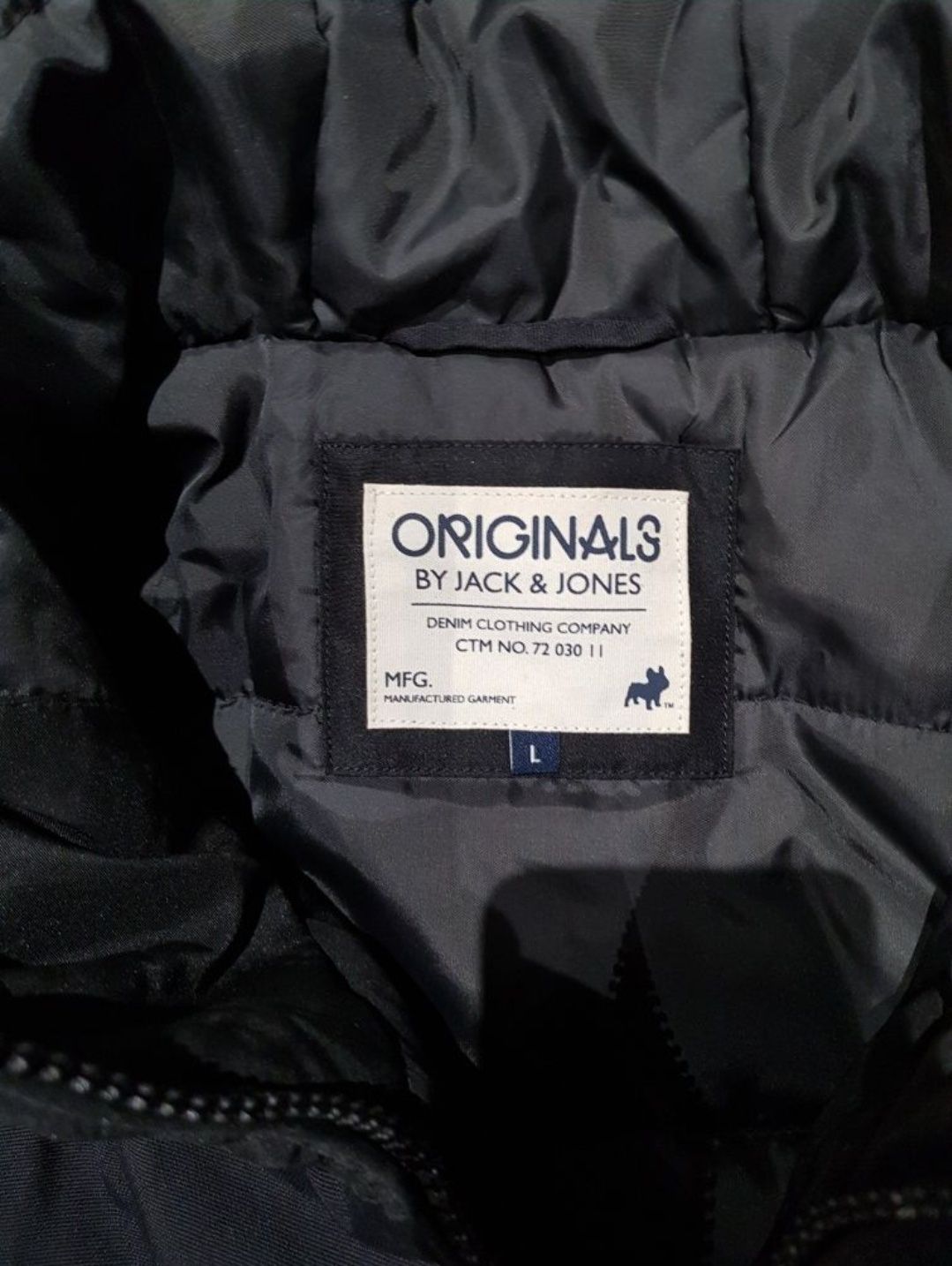 Blusão de marca "BY JAK & JONES", tamanho L de Homem - Como novo
Pagam