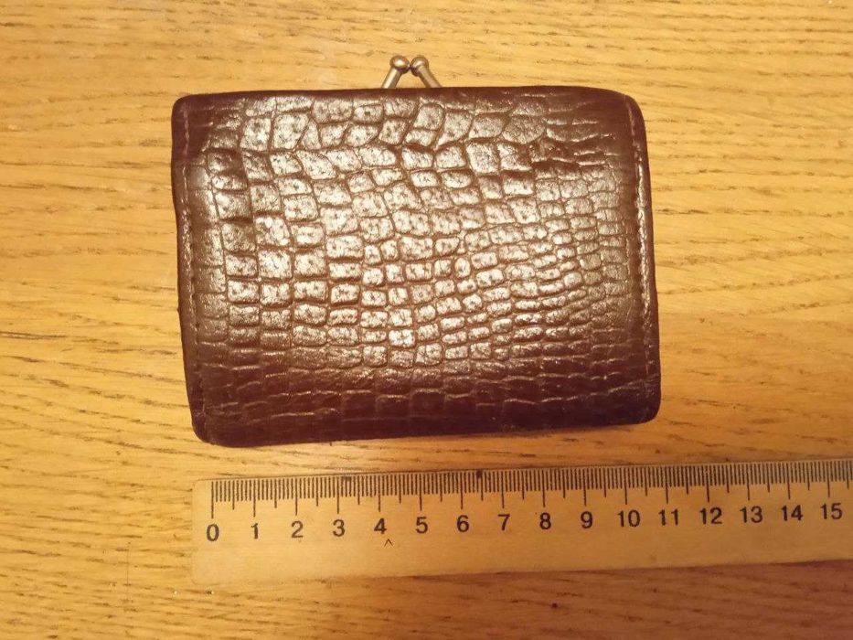 Продам кожаный кошелек CHANEL