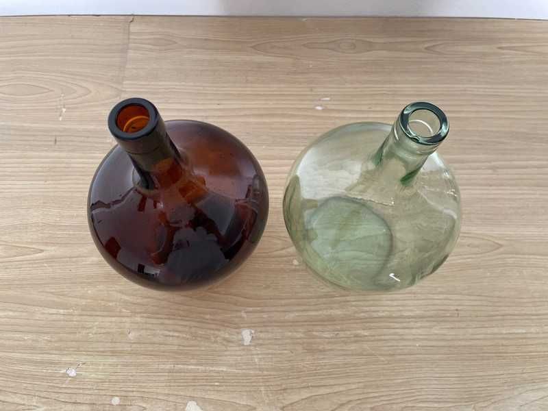 2 garrafões de 2,5 litros