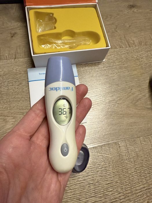 Termometr Famidoc medyczny, pomiar  1 sec, do ucha, czoła, pomieszczeń