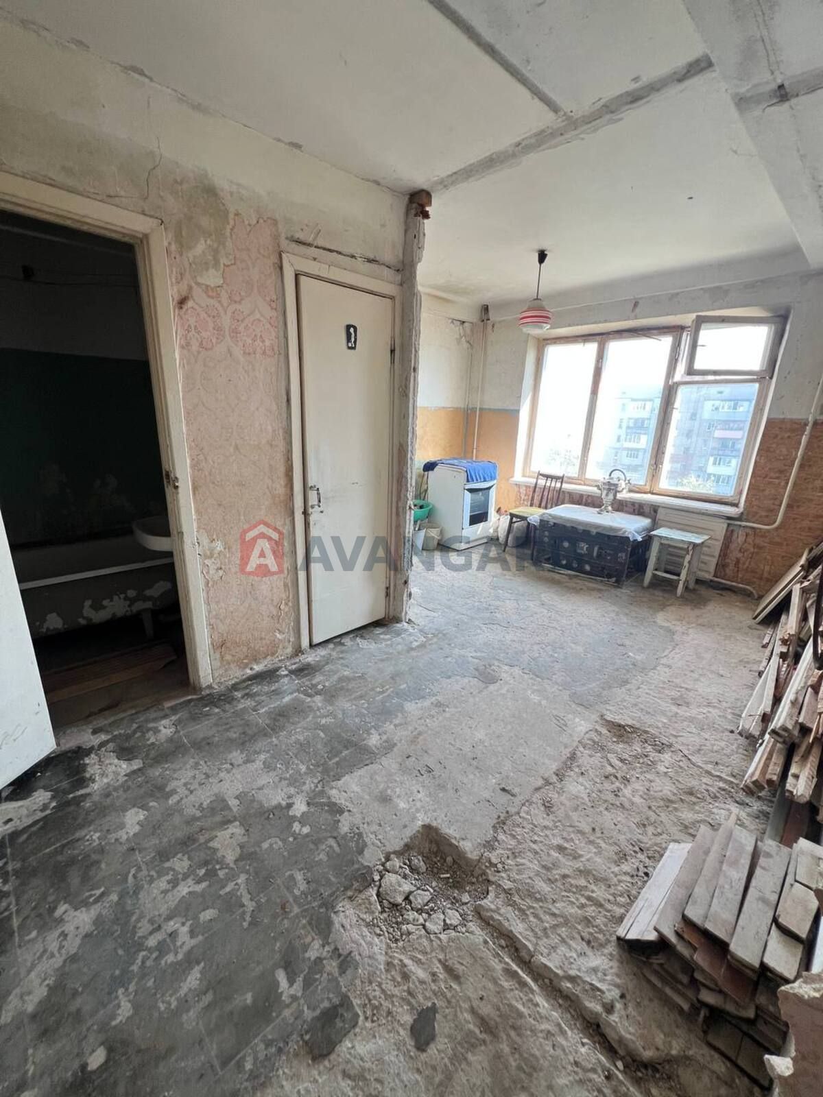 Продаж 2 к. квартири. Космос. Комарова.