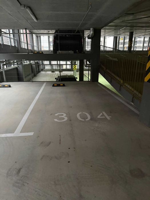 Оренда паркомісця Варшавський 3