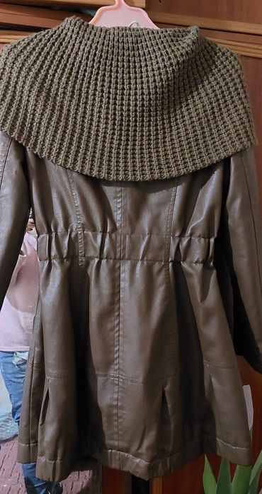 Жіноче шкіряне пальто