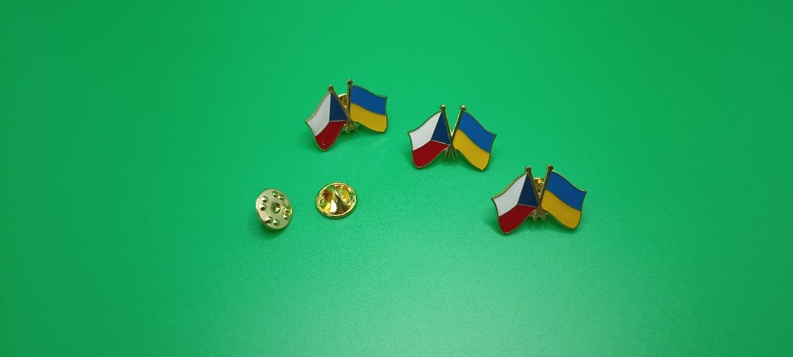 Пін / значок / брошка Україна Польща, Іспанія,Португалія,Канада, Украи