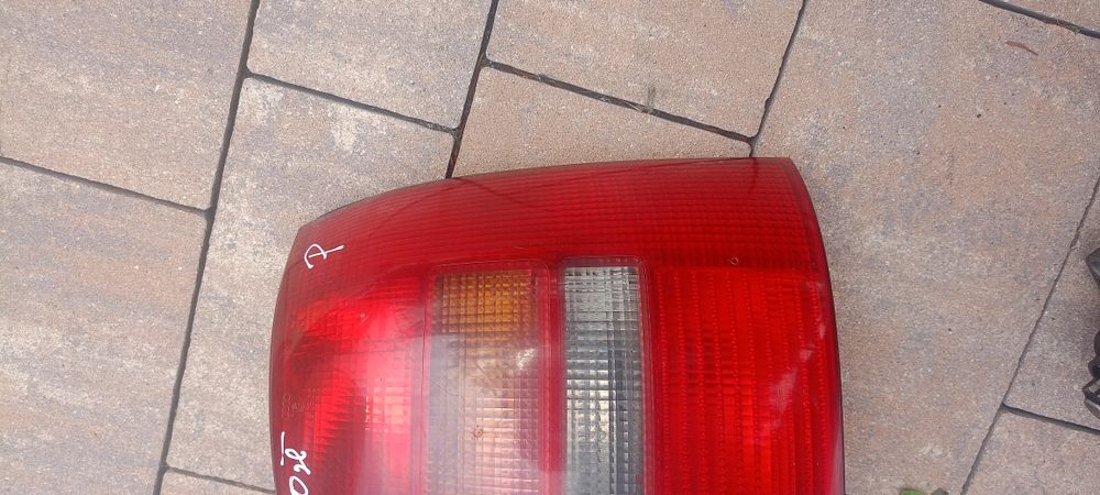 Lampa prawy tył audi a4 B5 kombi przed lift