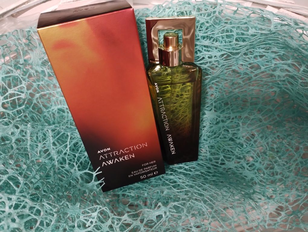 Woda perfumowana Avon Attraction Awaken