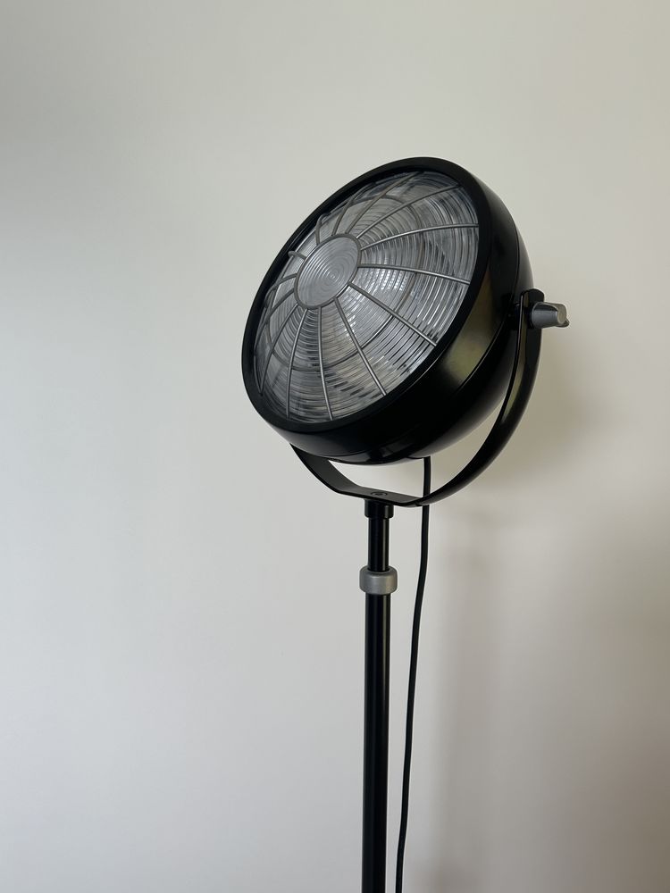 Czarna lampa stojąca 125 cm