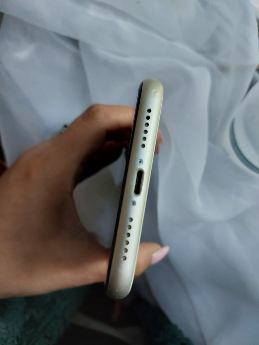 IPhone 11 на 4/64 памяти