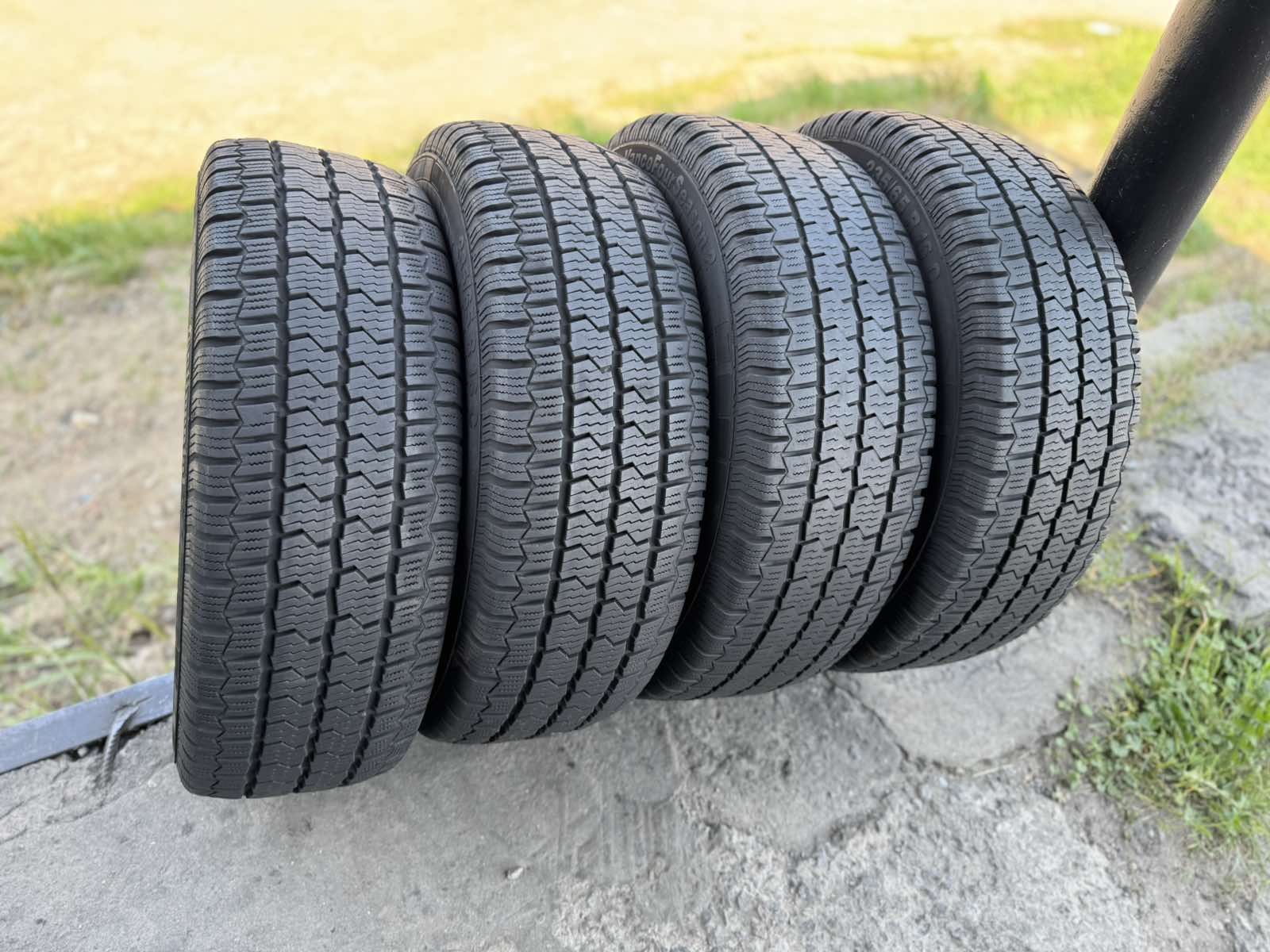 Всесезонні шини Continental 235/65 R16C резина спрінтер / крафтер