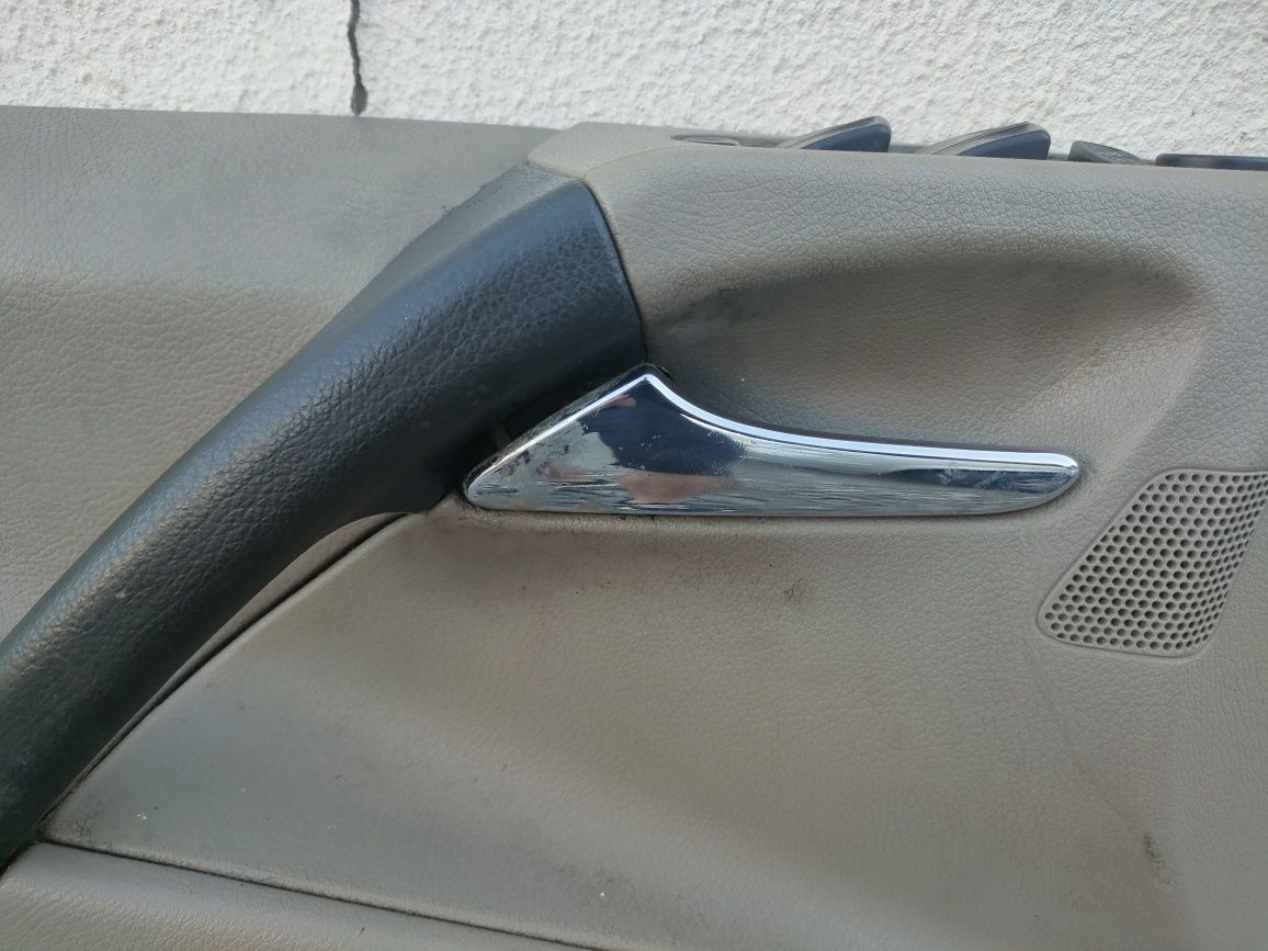 Quartelas forras portas Mercedes Viano compatíveis com Vito