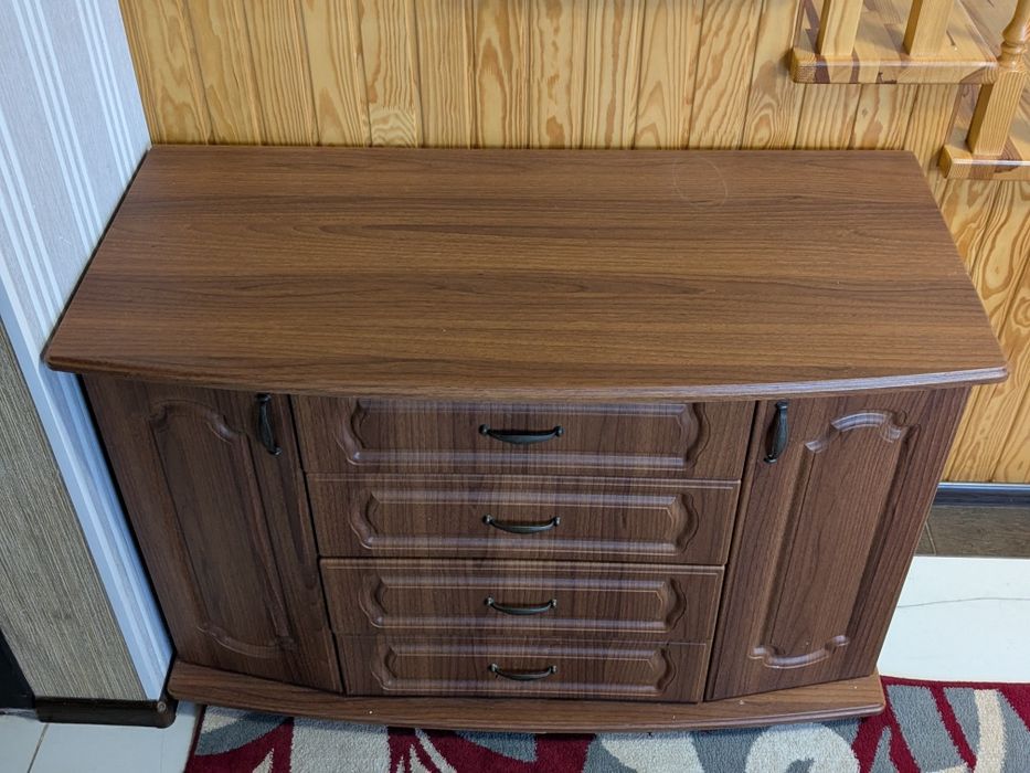 Комод коричневий