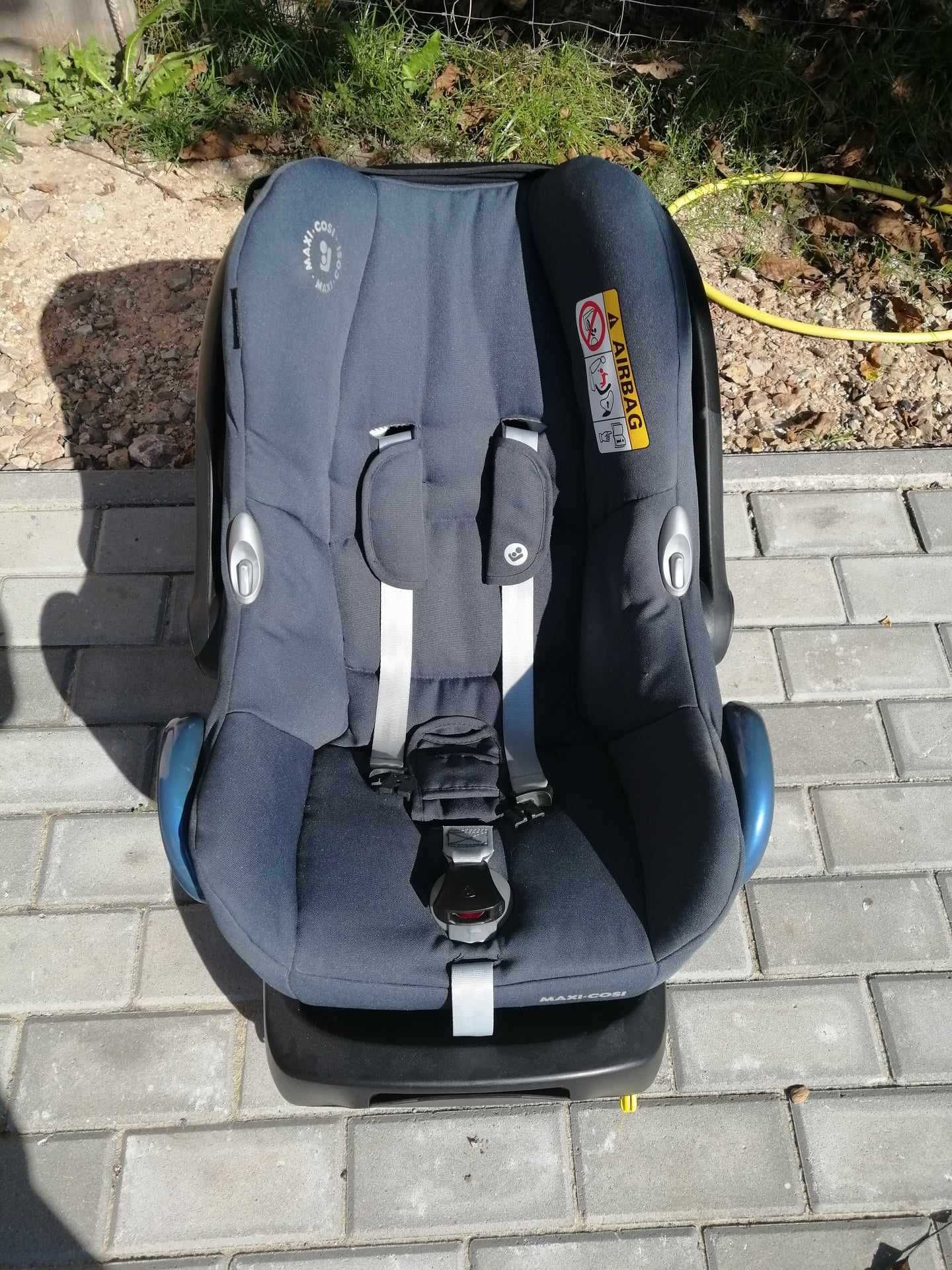 Maxi Cosi CabrioFix 0-13 kg + baza Familyfix Essential Black