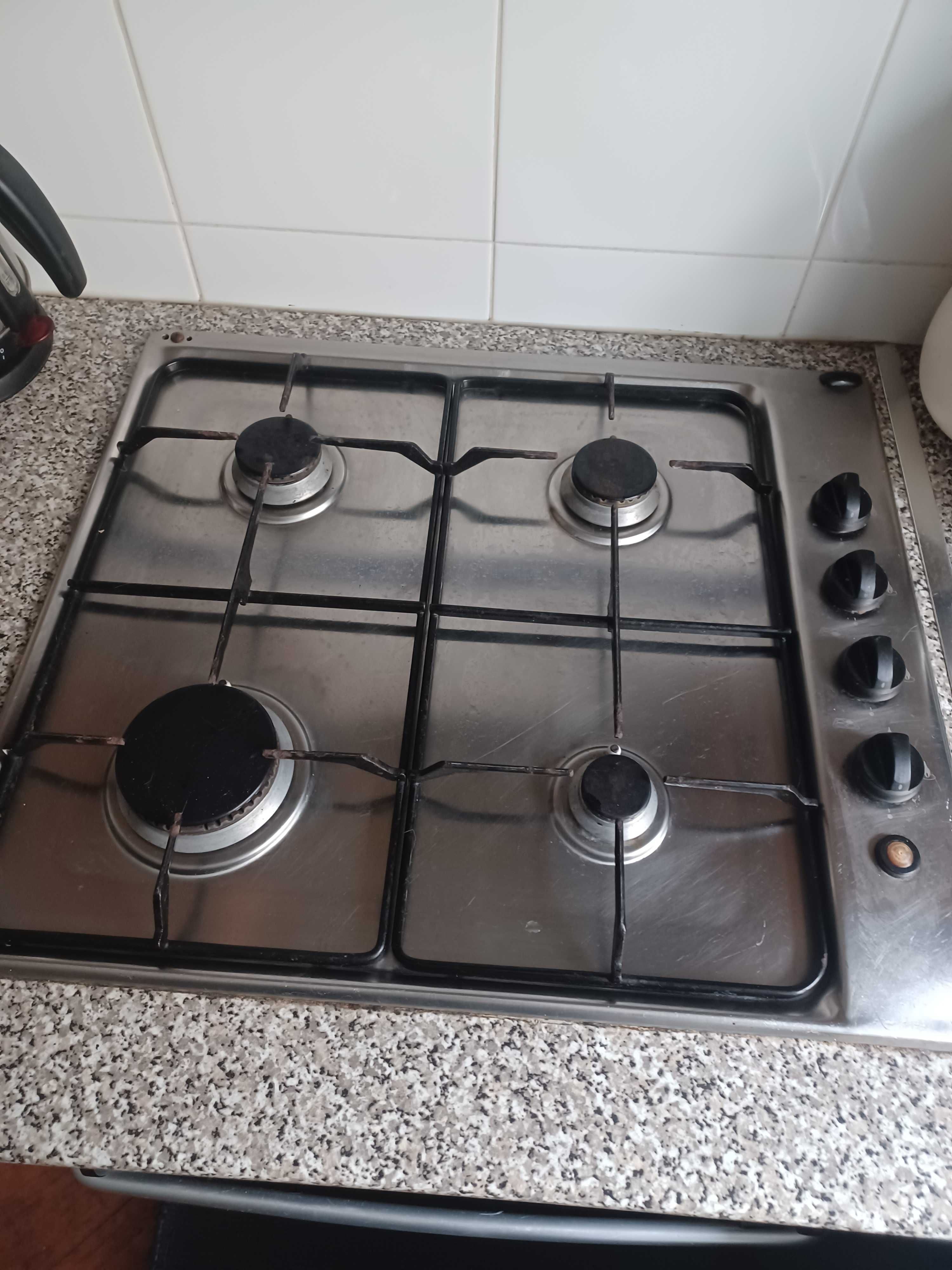 Placa fogão com 4 bicos e forno Indesit