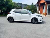 Toyota Yaris 1.5 Hybryda Biała Perła Niski Przebieg Full Led