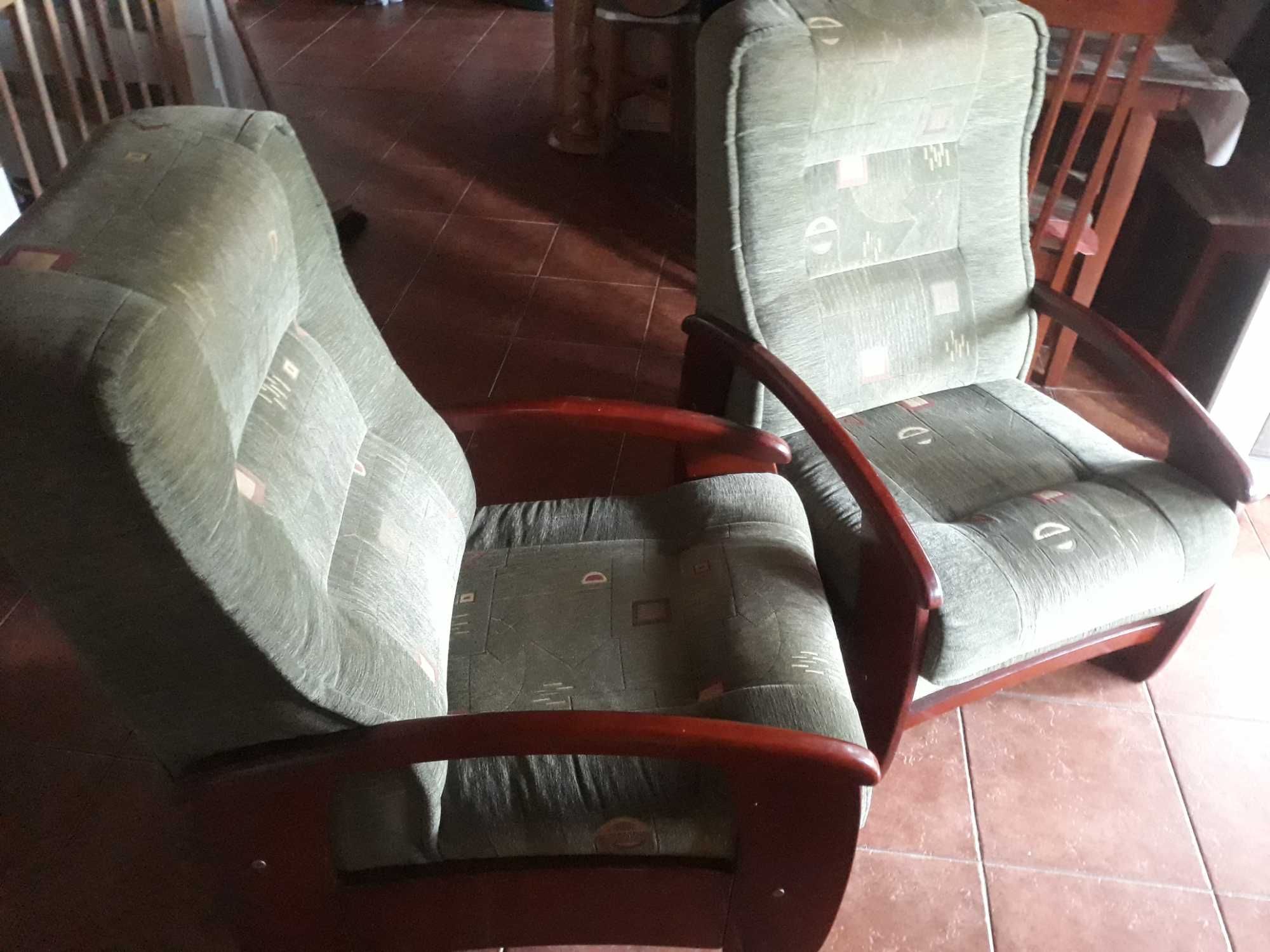Solidne drewniane 2 fotele + stolik kawowy + narzuty