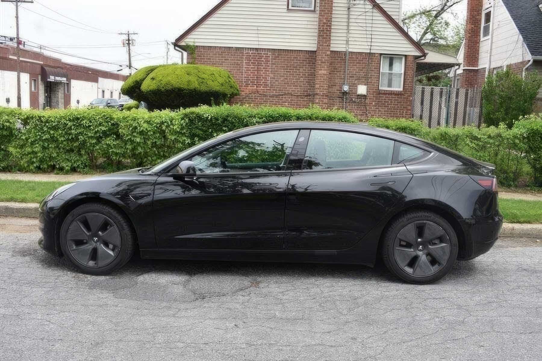 Tesla Model 3  2023