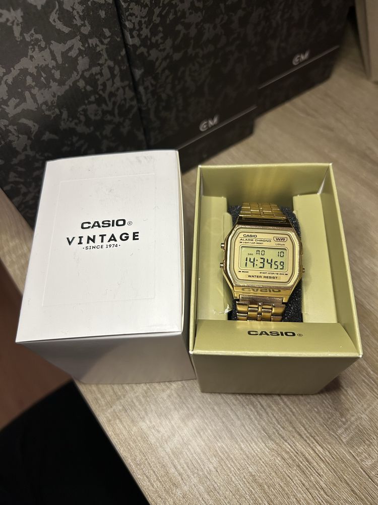 Casio vintage dourado