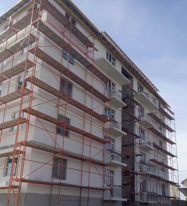 Вишка тура. Ліса. Будівельне риштування. Риштовка. Леса строительные.