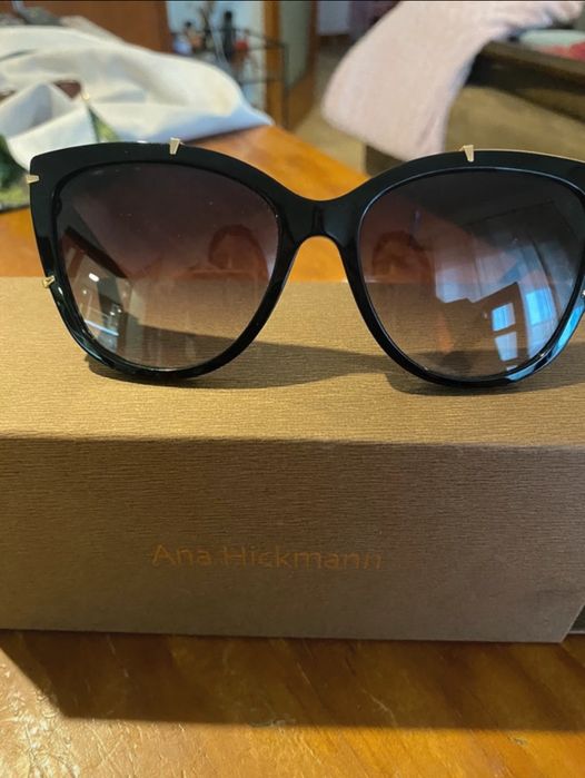 Óculos de sol pretos, Ana Hickmann