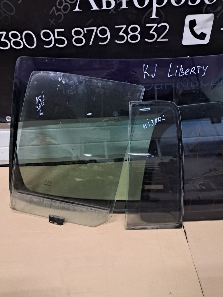 Скло стекло Jeep Cherokee KJ Liberty Джип Черокі 2001-2007