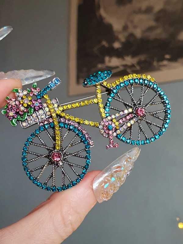 Broche / pregadeira / alfiente bicicleta com cristais multicolor