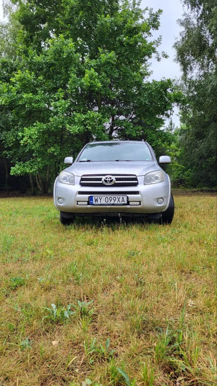 Toyota RAV4 Świeżo sprowadzona z Niemiec, wyposażona, Bluetooth, WEBASTO