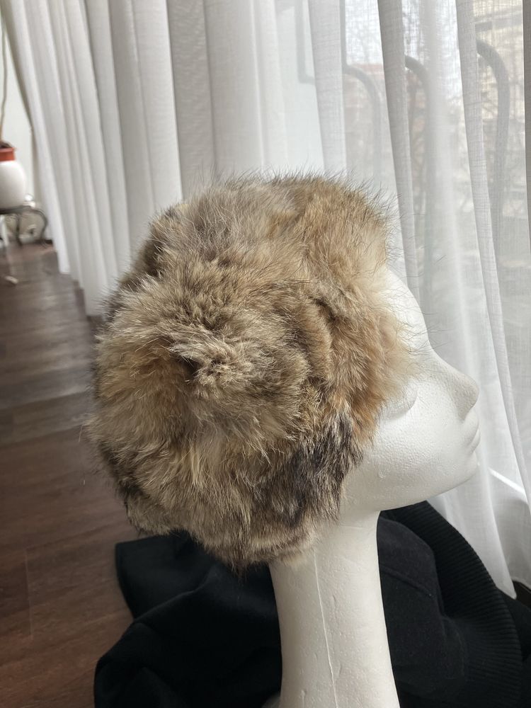 Gorro e punhos em pêlo de coelho