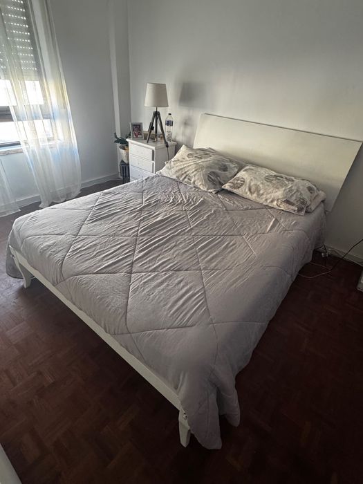 Cama casal bom estado