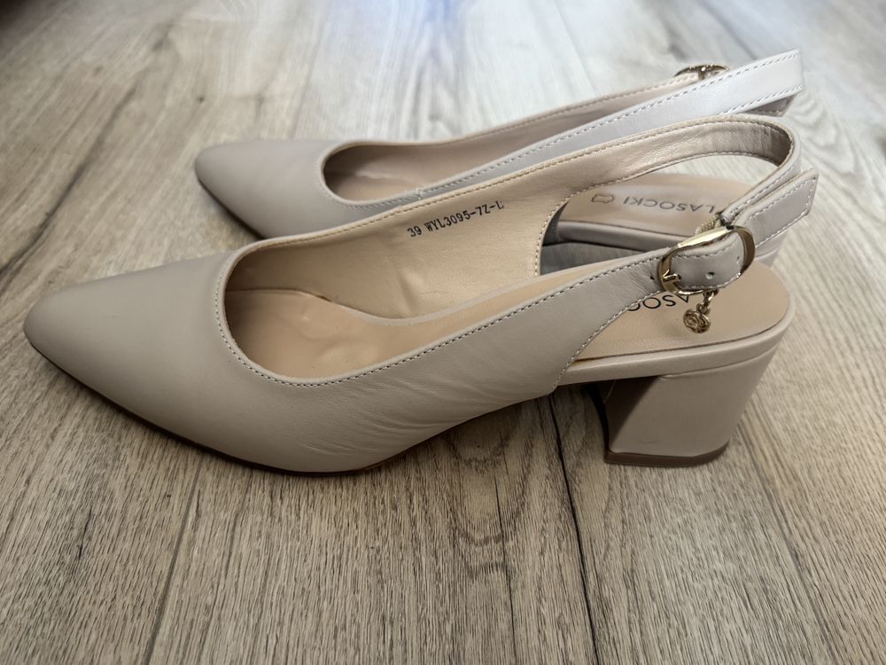 Buty czolenka na niewielkiem obcasie 38 Lasocki