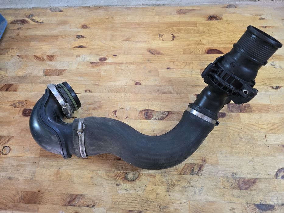 Przewód rura powietrza intercoolera Insignia 2.0CDTI