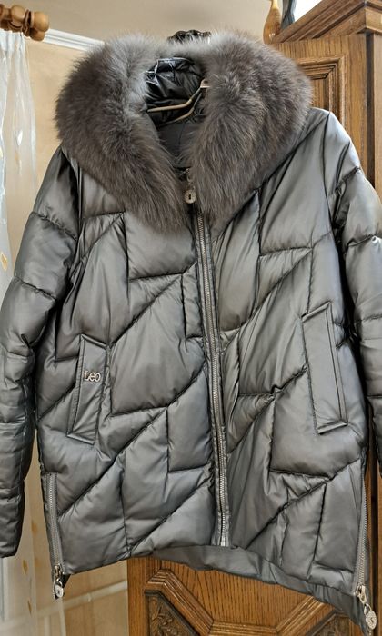 Зимова жіноча куртка з капюшоном