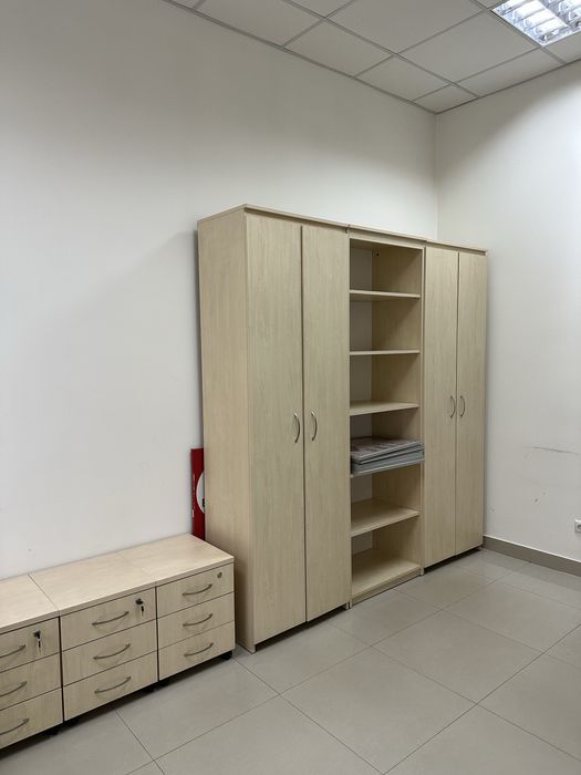 Меблі офісні б/у