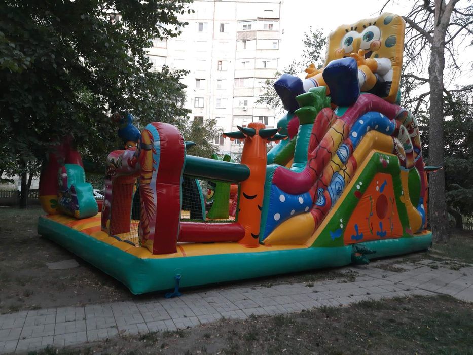 Карусель, надувная горка, аттракционы