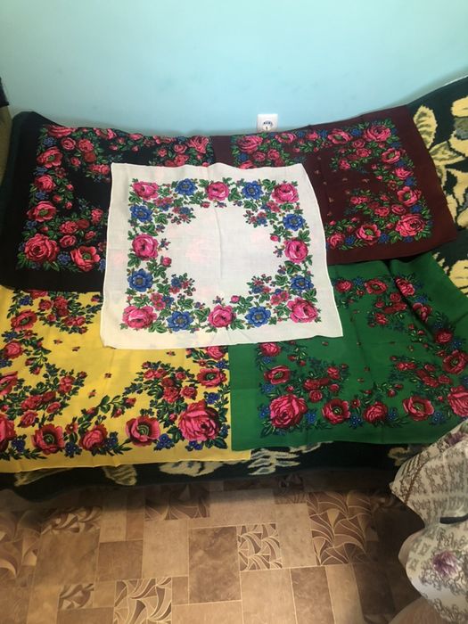 Старовинні шерстяні платки.