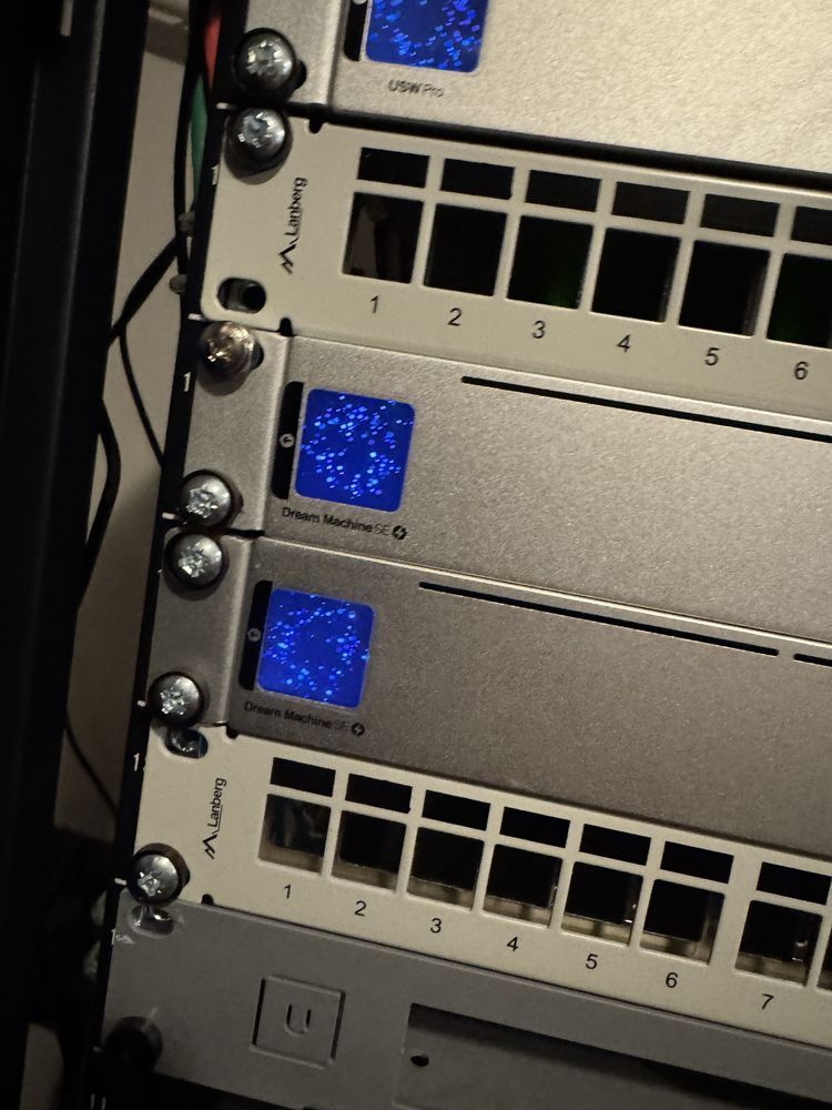 Unifi USW-Enterprise-24-POE 12x2.5Gbe + 12x1Gbe + 2xSFP+ 400W POE